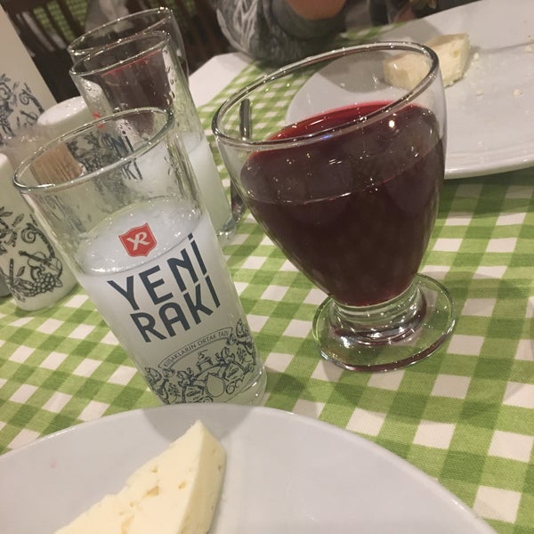 รูปภาพถ่ายที่ Asma Altı Ocakbaşı Restaurant โดย 🇹🇷 เมื่อ 11/17/2019