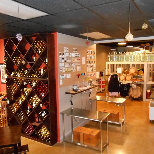 Foto scattata a Time To Make Wine Winery, Wine Making Supplies &amp; Brew Shop da Time To Make Wine Winery, Wine Making Supplies &amp; Brew Shop il 6/24/2014