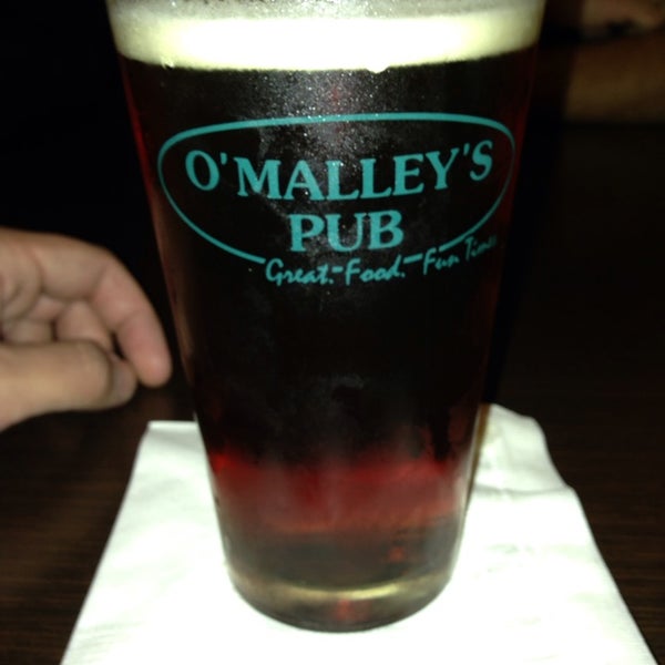 Photo taken at O&#39;Malley&#39;s Pub Sterling by Brunao G. on 1/14/2014