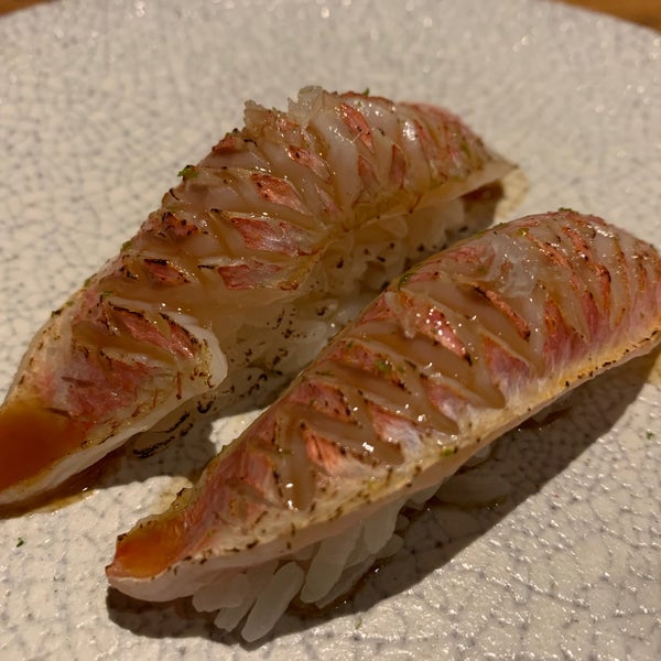 Photo prise au Nozomi Sushi Bar par Alfonso F. le12/21/2019