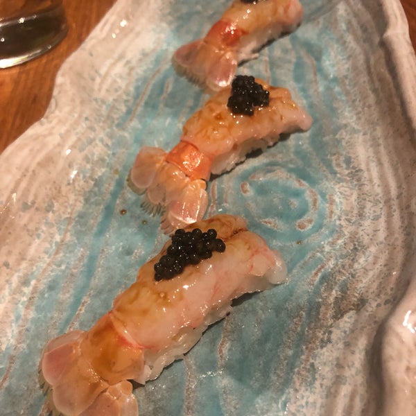รูปภาพถ่ายที่ Nozomi Sushi Bar โดย Alfonso F. เมื่อ 5/25/2019