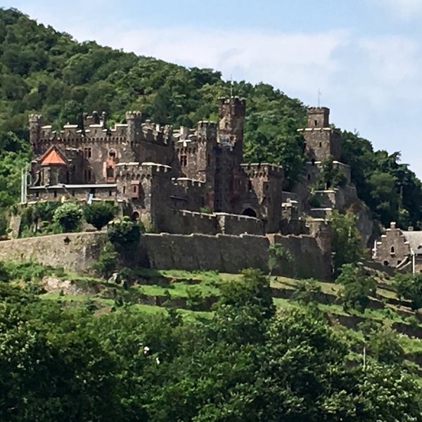 Bingen-Rüdesheimer Schiff - Assmanshausen