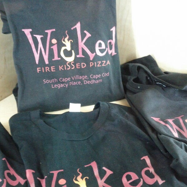 Das Foto wurde bei Wicked Restaurant and Wine Bar von Kim S. am 2/18/2013 aufgenommen