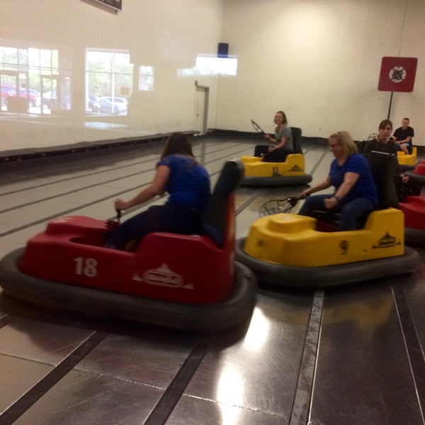 Photo prise au WhirlyBall Twin Cities par Dirk v. le6/1/2016
