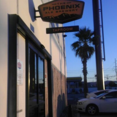 รูปภาพถ่ายที่ The Phoenix Ale Brewery โดย Kevin M. เมื่อ 1/13/2013