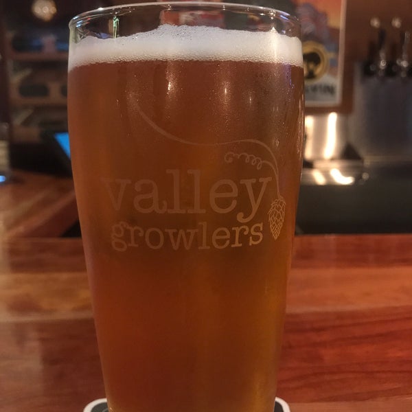 Photo taken at Valley Growlers by Rachel M. on 3/28/2018