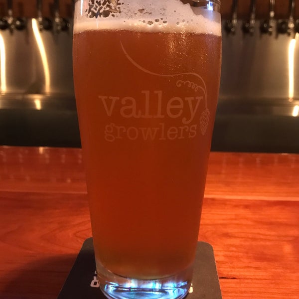 Photo taken at Valley Growlers by Rachel M. on 5/8/2018