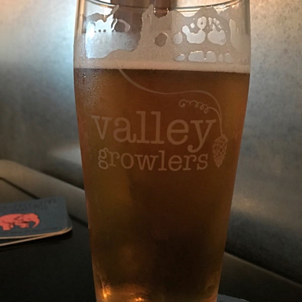 Photo taken at Valley Growlers by Rachel M. on 10/11/2018