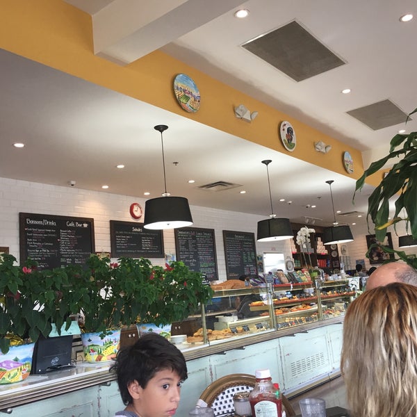 Photo taken at FRENCH RIVIERA Bakery Cafe by Denisse D. on 6/16/2017
