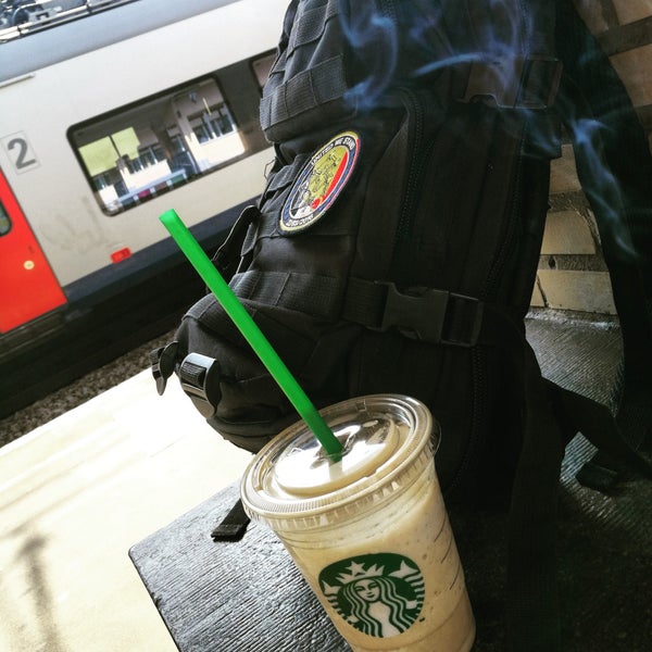 Снимок сделан в Starbucks пользователем Manuel O. 8/8/2018