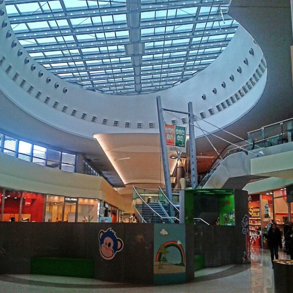 3/25/2014 tarihinde Tassos M.ziyaretçi tarafından Centro Commerciale Ipercity'de çekilen fotoğraf