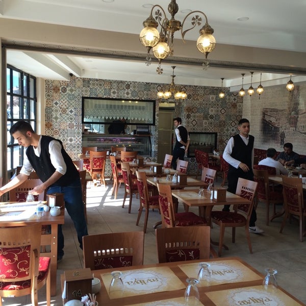 รูปภาพถ่ายที่ Avliya Restaurant โดย Ercan G. เมื่อ 4/9/2014