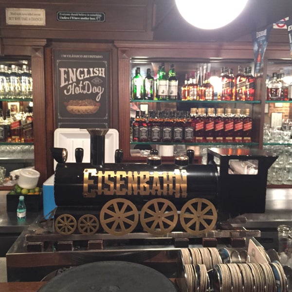 Foto tirada no(a) The Basement English Pub por Alfredo F. em 10/9/2015