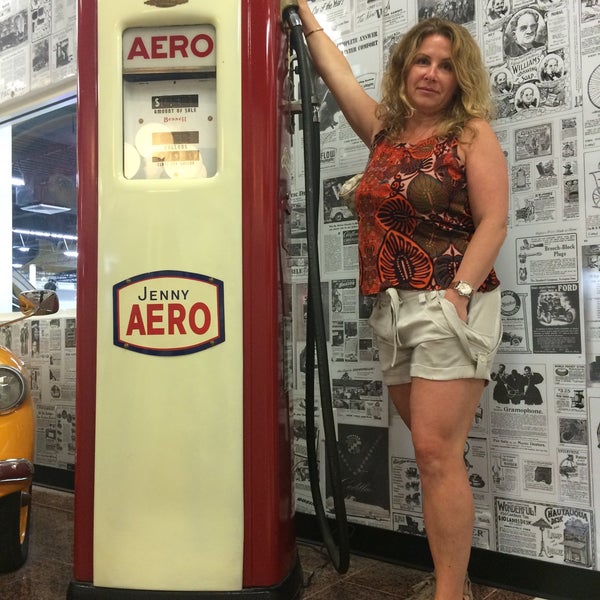 Photo prise au Miami&#39;s Auto Museum at the Dezer Collection par Женя С. le6/24/2015