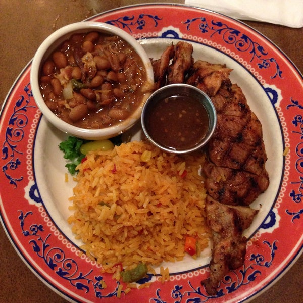 รูปภาพถ่ายที่ Abuelo&#39;s Mexican Restaurant โดย Francisco B. เมื่อ 12/20/2014
