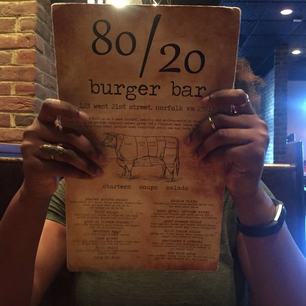 รูปภาพถ่ายที่ 80/20 Burger Bar โดย S. 〽. เมื่อ 9/23/2016