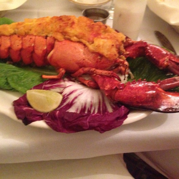 Foto scattata a Marbella Restaurant da Shareen P. il 7/30/2014