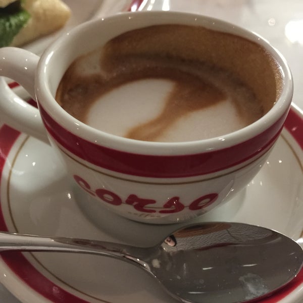 1/10/2015 tarihinde Gina V.ziyaretçi tarafından Corso Coffee'de çekilen fotoğraf