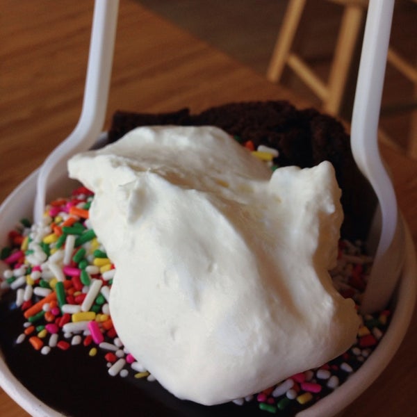 Das Foto wurde bei Bev&#39;s Homemade Ice Cream von Liz S. am 6/14/2014 aufgenommen