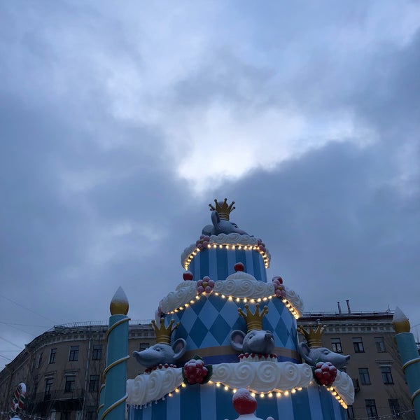 Das Foto wurde bei Manezhnaya Square von Olga K. am 12/19/2021 aufgenommen