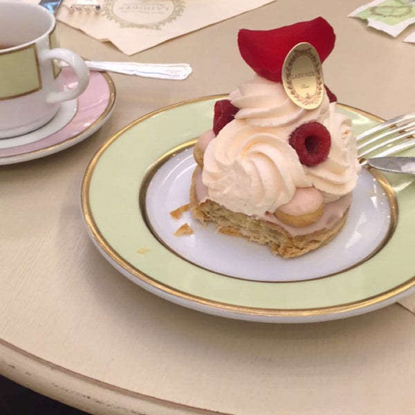 Меню Laduree сент Оноре роза