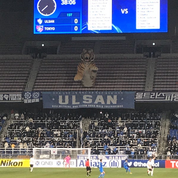 Photo taken at Ulsan Munsu Football Stadium by まる お. on 2/11/2020