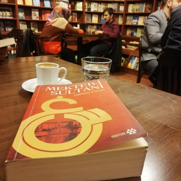 Foto tomada en Kurtuba Kitap &amp; Kahve  por Işıl A. el 11/2/2019