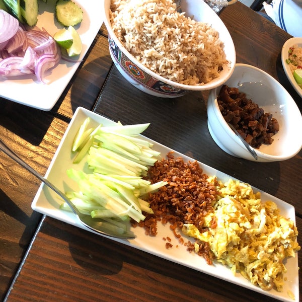 Das Foto wurde bei Pattaya Bay Thai Restaurant von Bracelet T. am 1/15/2018 aufgenommen