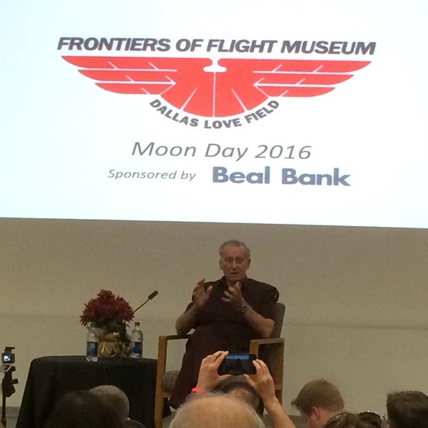 Das Foto wurde bei Frontiers of Flight Museum von Scott S. am 7/16/2016 aufgenommen
