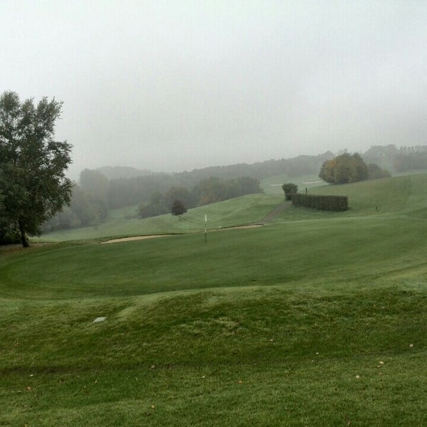 รูปภาพถ่ายที่ Aa Saint-Omer Golf Club โดย Thibaut D. เมื่อ 10/18/2015