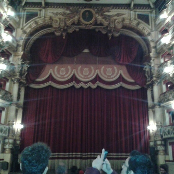 Foto tomada en Teatro Bellini  por Giuseppe P. el 4/16/2014