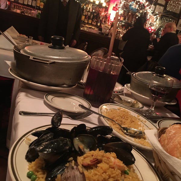12/29/2016 tarihinde Eunkyeong J.ziyaretçi tarafından Sevilla Restaurant'de çekilen fotoğraf