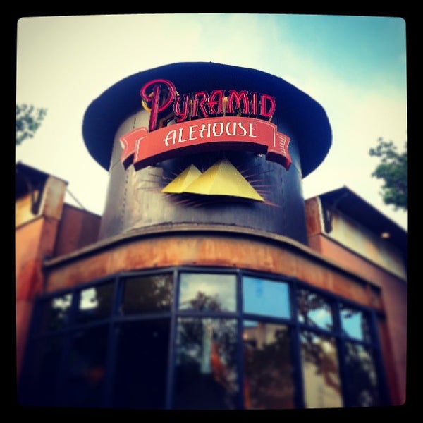 5/7/2013にJerome P.がPyramid Brewery &amp; Alehouseで撮った写真