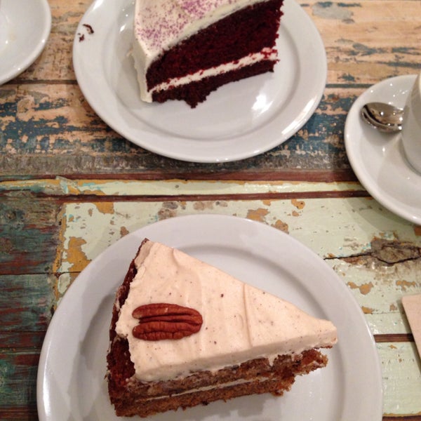 Los mejores pasteles de Barcelona! Y todos muy atentos! Just try The Velvet cake 😋