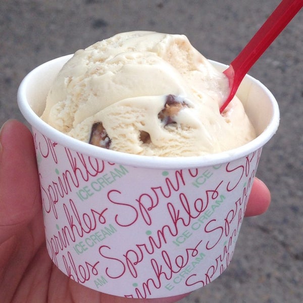 Das Foto wurde bei Sprinkles Dallas Ice Cream von Dana E. am 5/25/2014 aufgenommen