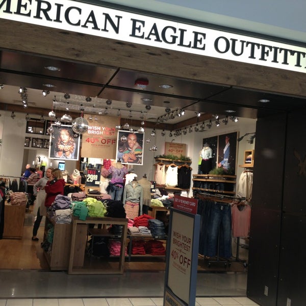 12/20/2012 tarihinde Patrick J.ziyaretçi tarafından St. Clair Square Mall'de çekilen fotoğraf