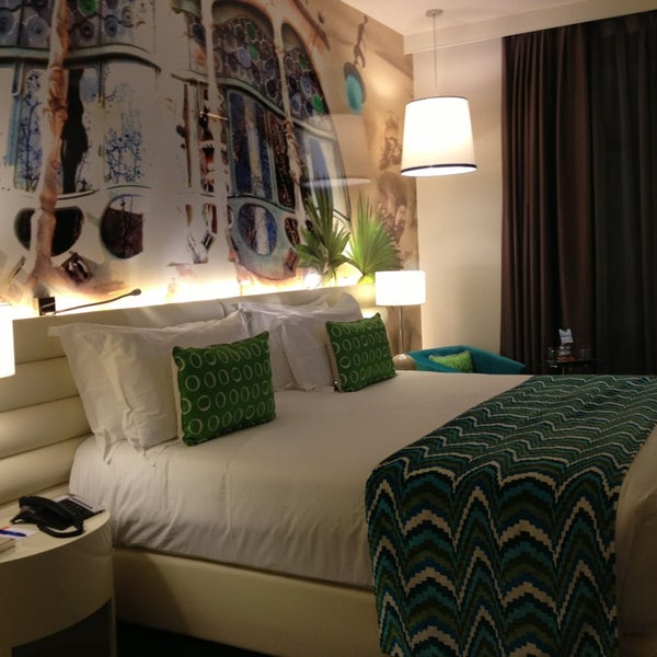Foto diambil di Hotel Indigo Barcelona oleh Sharon F. pada 5/27/2013