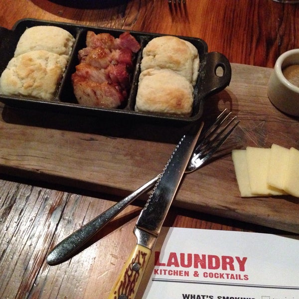 Foto tirada no(a) Laundry Restaurant por Tiffany J. em 1/8/2015