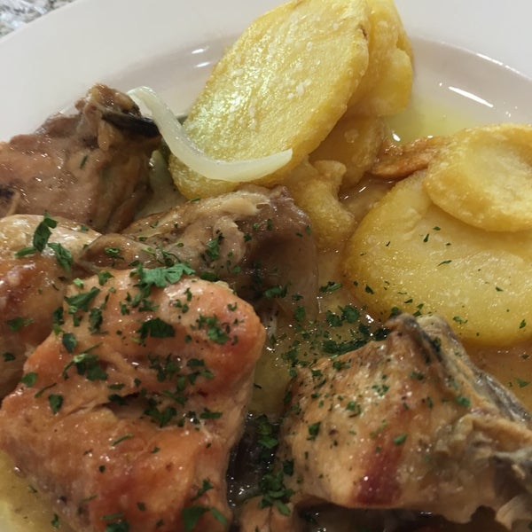 6/16/2016 tarihinde Claudio O.ziyaretçi tarafından Restaurante Abuela Luna'de çekilen fotoğraf