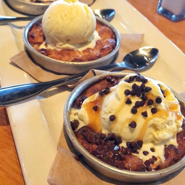 Photo taken at BJ&#39;s Restaurant &amp; Brewhouse by Rica T. on 5/7/2018