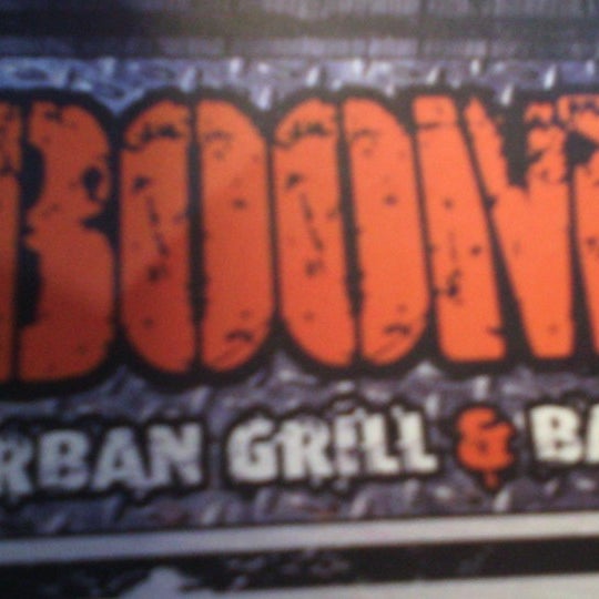 รูปภาพถ่ายที่ Boom Urban Grill &amp; Bar โดย Jessica A. เมื่อ 6/20/2014