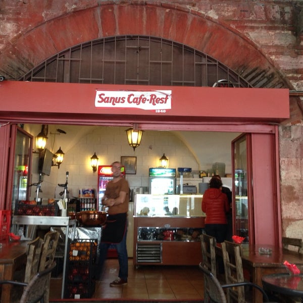 Foto scattata a sanus restaurant|café da Sibel A. il 10/12/2014