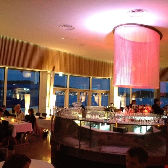Foto tirada no(a) Onda Restaurant por Roger K. em 9/2/2012