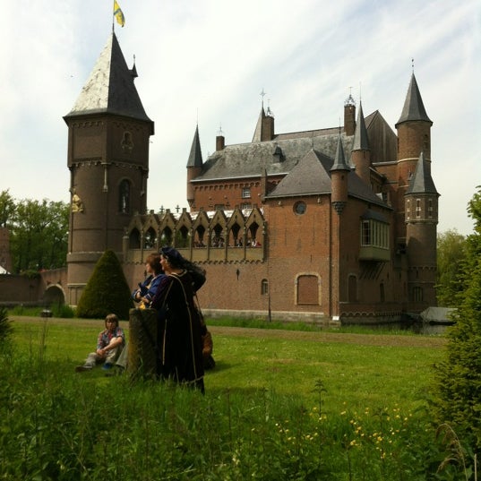 รูปภาพถ่ายที่ Kasteel Heeswijk โดย Arie v. เมื่อ 5/17/2012