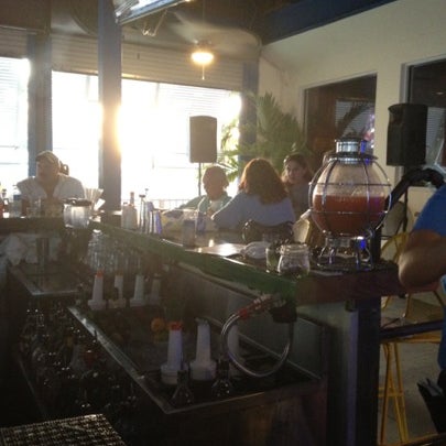 Foto tomada en Lantana Jacks Bar &amp; Grill  por Howard K. el 7/21/2012