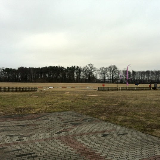 รูปภาพถ่ายที่ Skydiver Zone FSC Südpfalz โดย Jens P. เมื่อ 2/24/2012