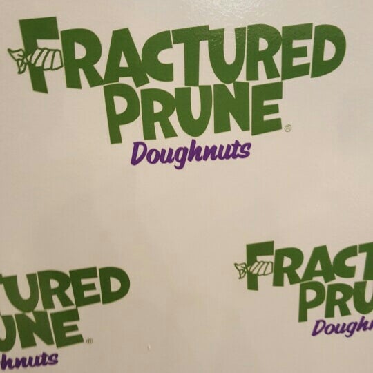 Foto tirada no(a) Fractured Prune Doughnuts AZ por Jordan J. em 1/5/2016