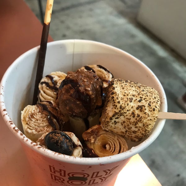Photo taken at Holy Roly Ice Cream by S on 8/6/2018