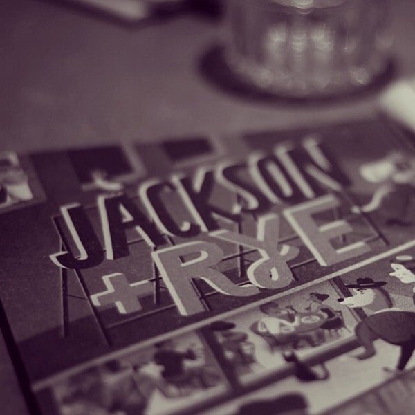 รูปภาพถ่ายที่ Jackson &amp; Rye โดย Pares T. เมื่อ 12/23/2013