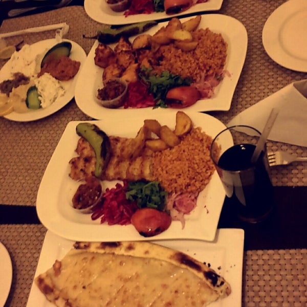 Photo taken at Ennap Restaurant مطعم عناب by Hanoo . on 10/28/2014